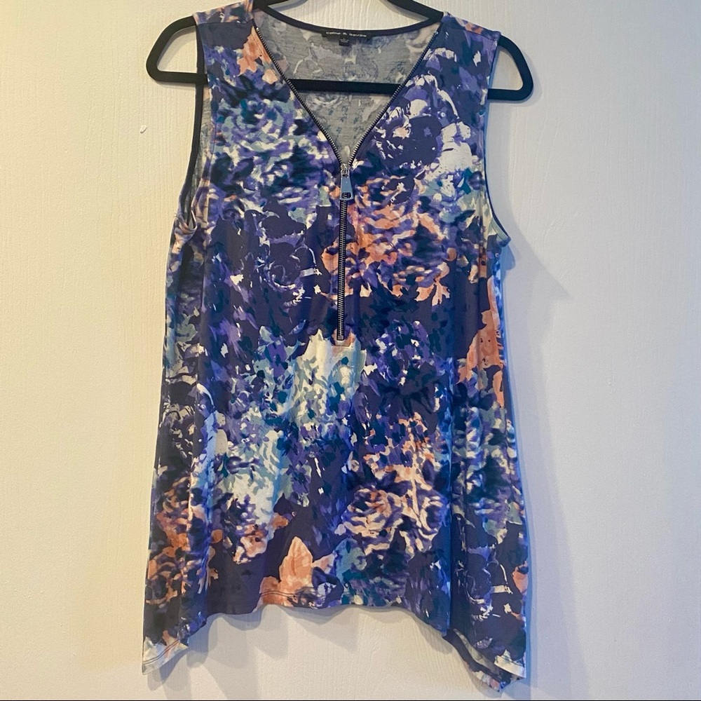 Cable and Gauge sleeveless tank with zipper detail in beautiful print. Size L